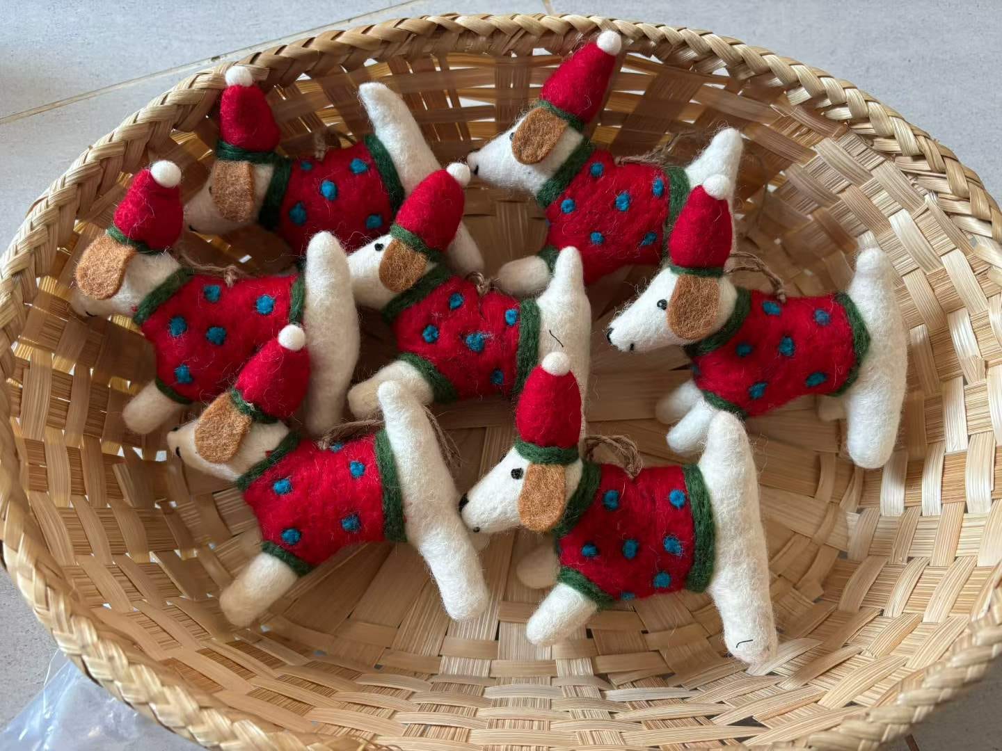 🎅🐴 Santa’s Snowy Hooves