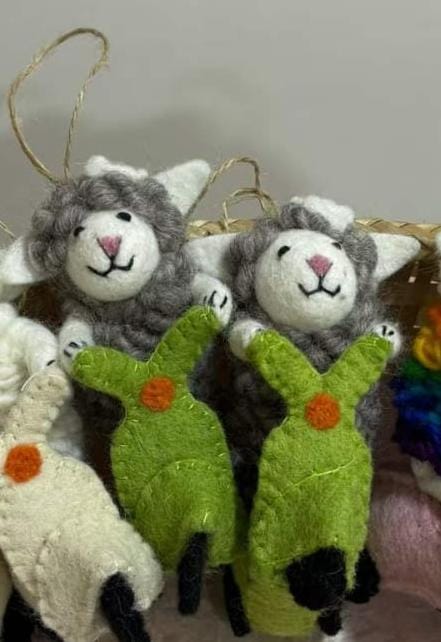 🎄🐑 Santa’s Woolly Belles