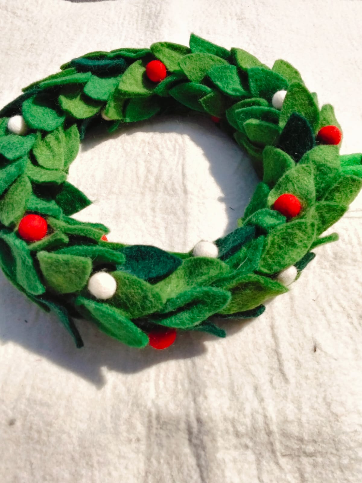 🍀 Plush Green Woolen Garland